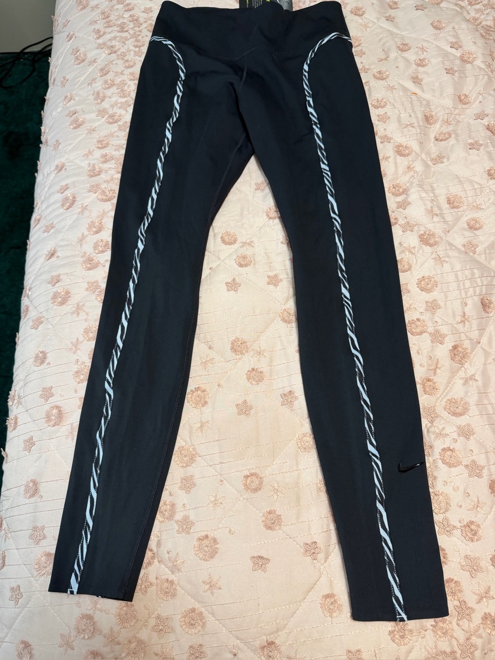 Nike One Luxe Tight Fit Mid-Rise Full Length Leggings - Black (NWT)